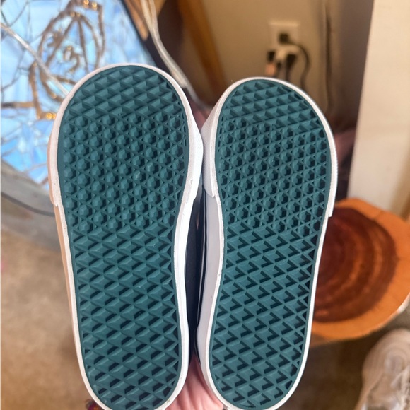 Vans toddlers size 9 in like new condition! - Picture 6 of 7